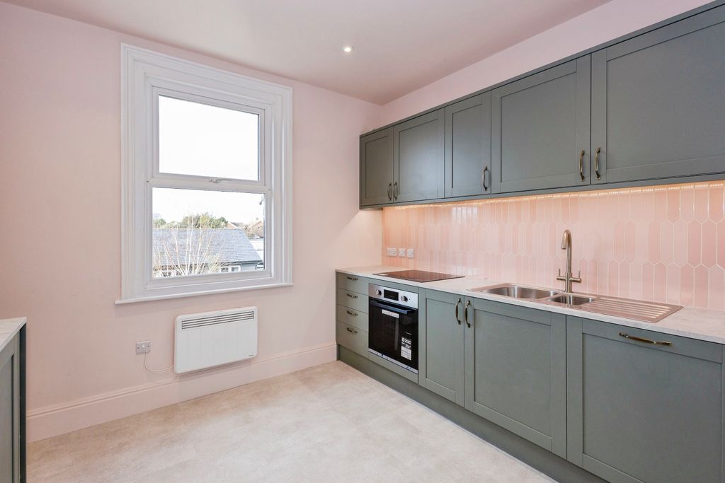 Property photo 3 of 14 Kitchen (1)