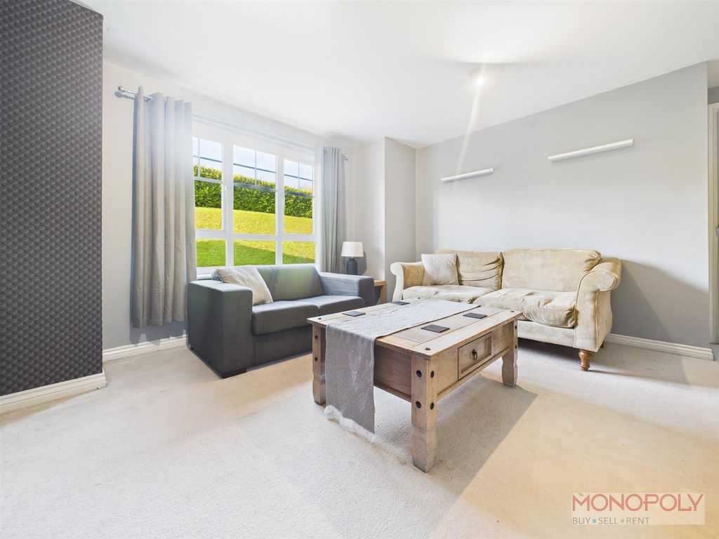 Property photo 3 of 17 Cam01943G0-Pr0577-Still010.Jpg