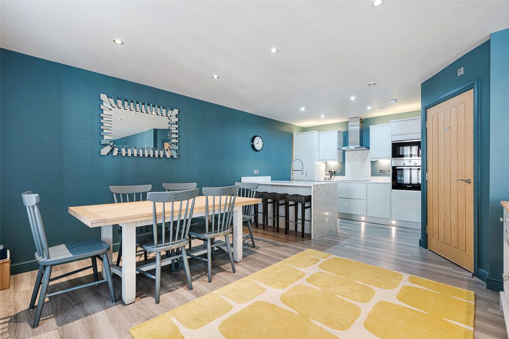 Additional image 5 of 3 bed flat to rentHeritage Court, Lower Bridge Street, Chester, Cheshire CH1