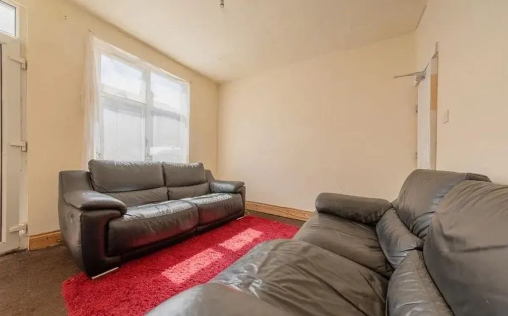 Property photo 1 of 2
