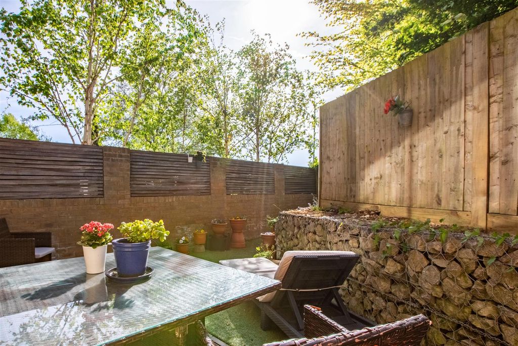 Property photo 3 of 16 Garden