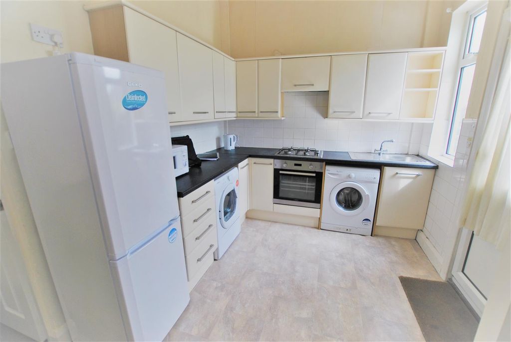 Property photo 3 of 8 Kitchen.Jpg