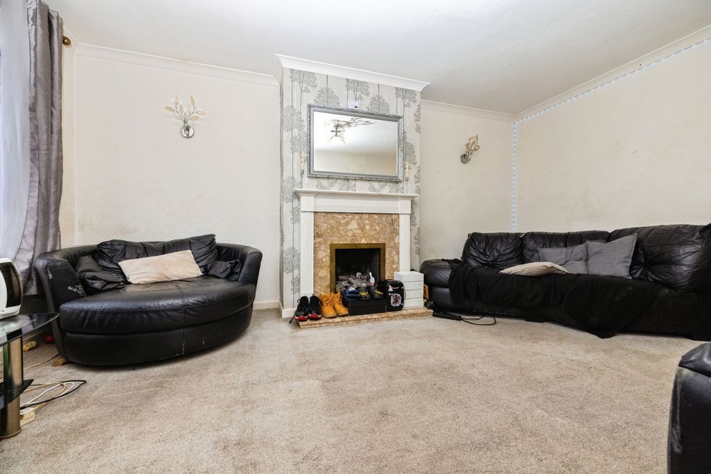 Property photo 2 of 19