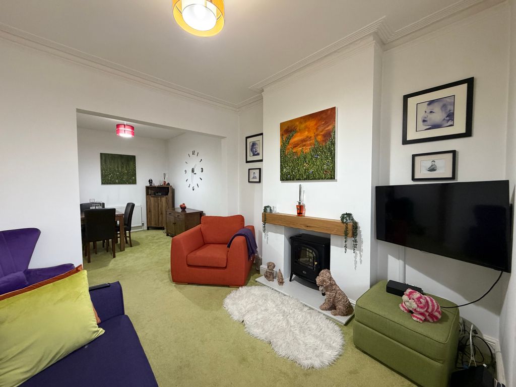 Property photo 2 of 16 Lounge