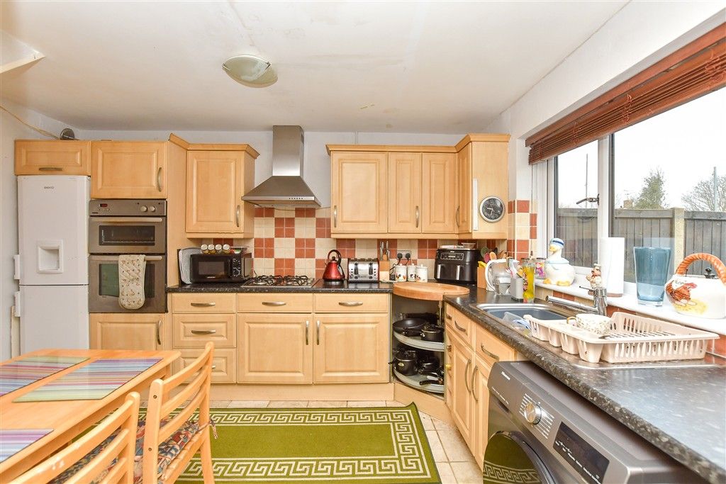 Property photo 3 of 9 Kitchen