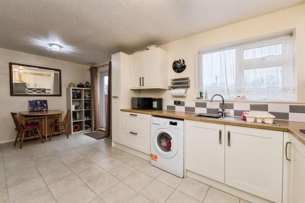 Property photo 3 of 13