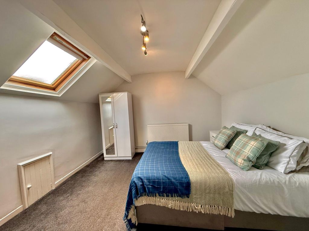 Property photo 1 of 19 4 Bed Shared House - Farrar Street, Barnsley S70