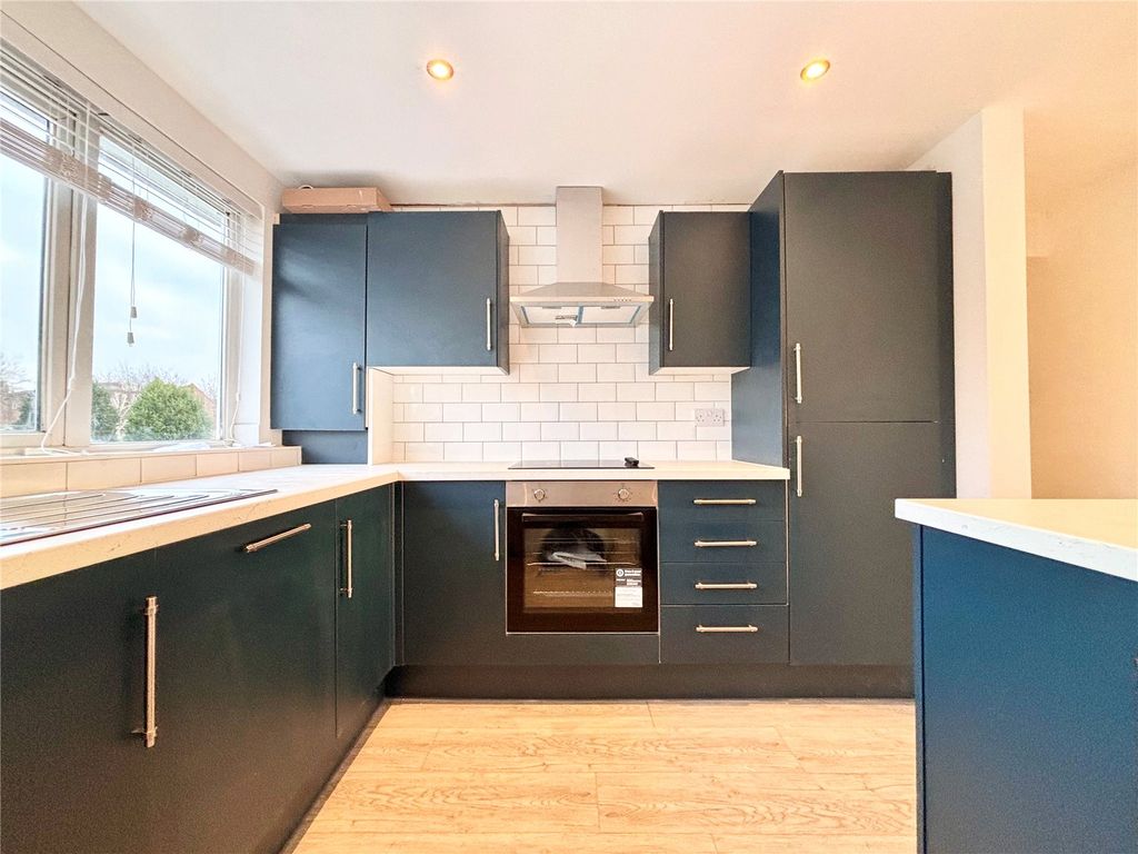 Property photo 3 of 17 Kitchen
