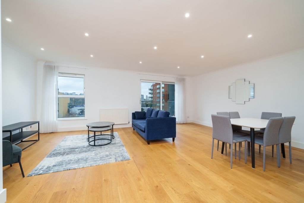 Property photo 2 of 12 Providence Square...