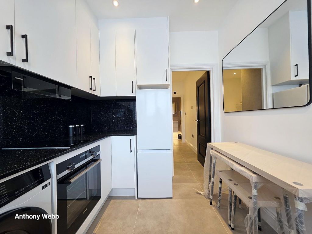 Property photo 1 of 6 Kitchen