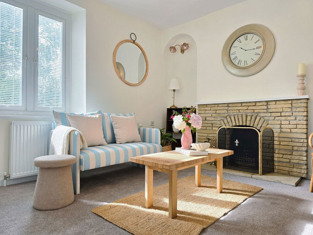 Property photo 2 of 25