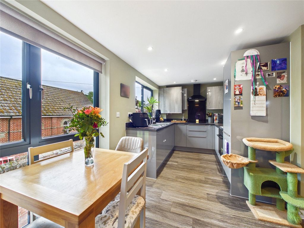 Property photo 3 of 11 Picture No. 02