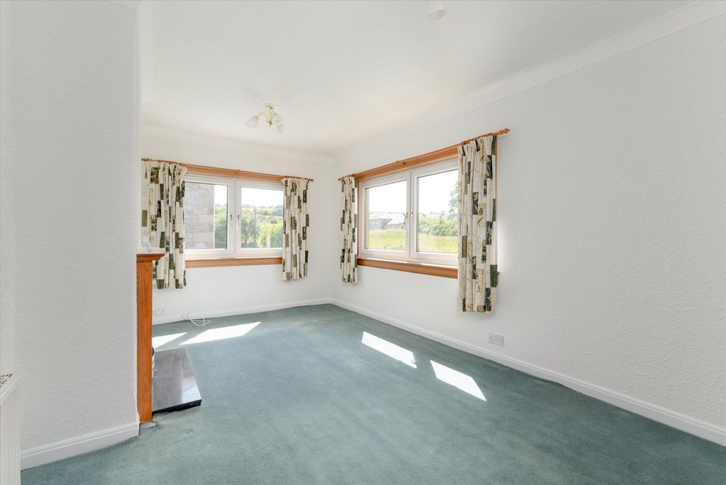 Property photo 3 of 11 Image