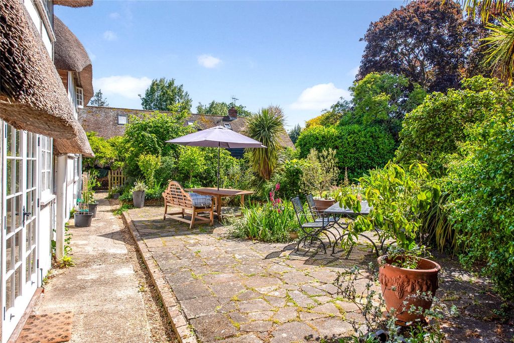Property photo 3 of 19 Gardens