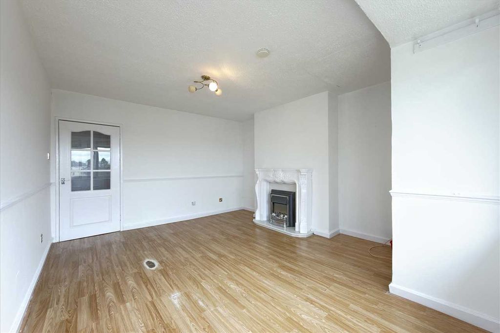 Property photo 3 of 12 Lounge Dining (2)