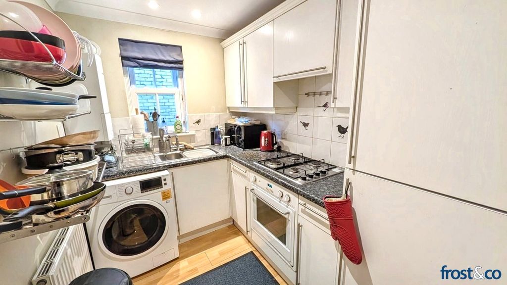 Property photo 3 of 7 Kitchen