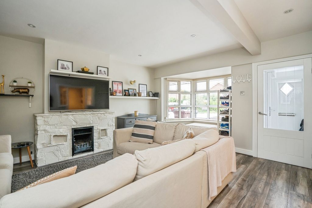 Property photo 3 of 16 Photo