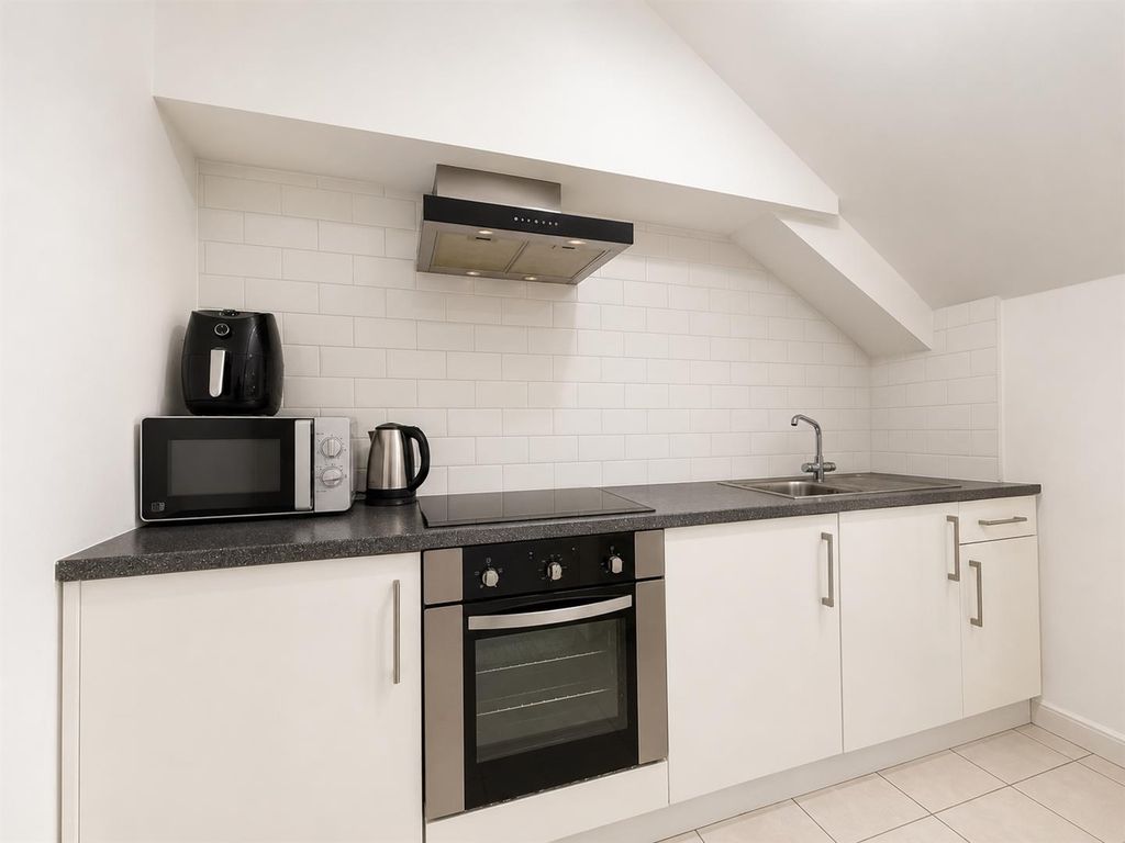 Property photo 2 of 4 3