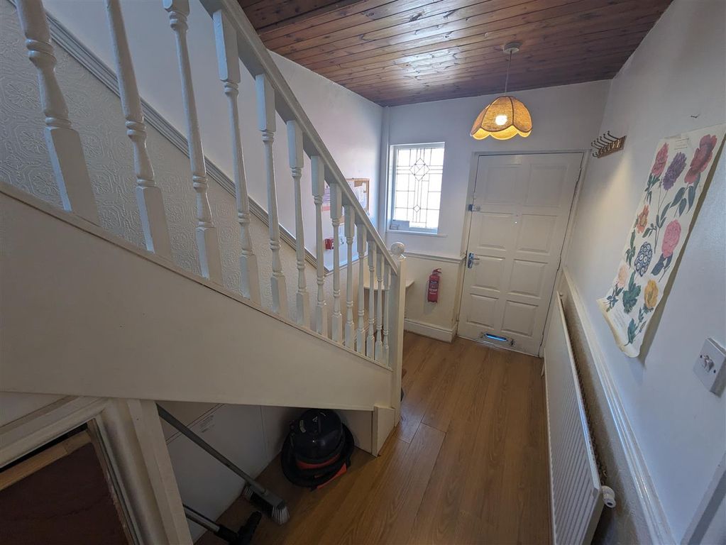 Property photo 3 of 19 Hallway