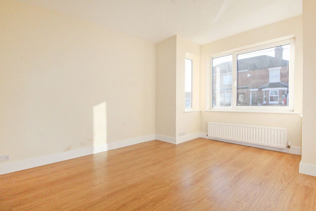 Property photo 3 of 13 Lounge