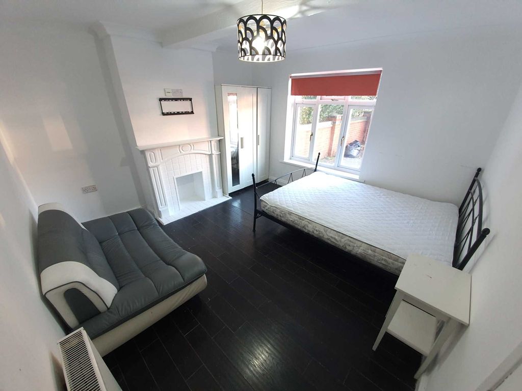 Property photo 2 of 6