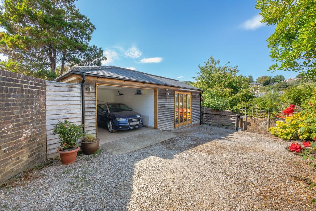 Property photo 3 of 27