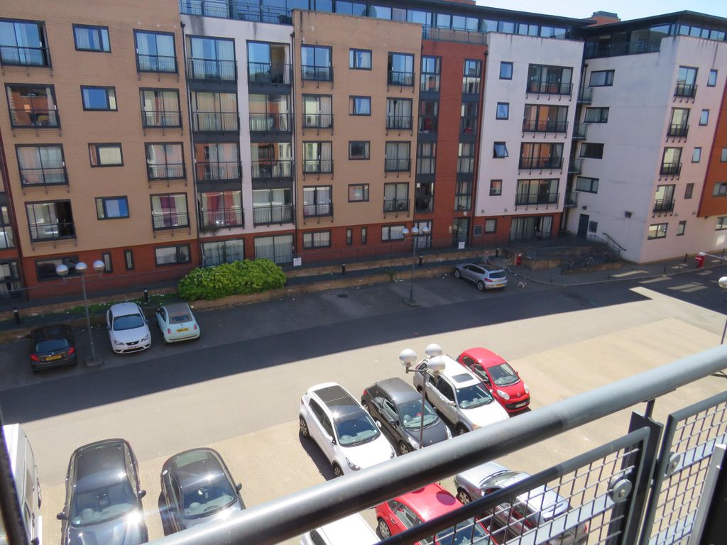 Property photo 2 of 7 Balcony