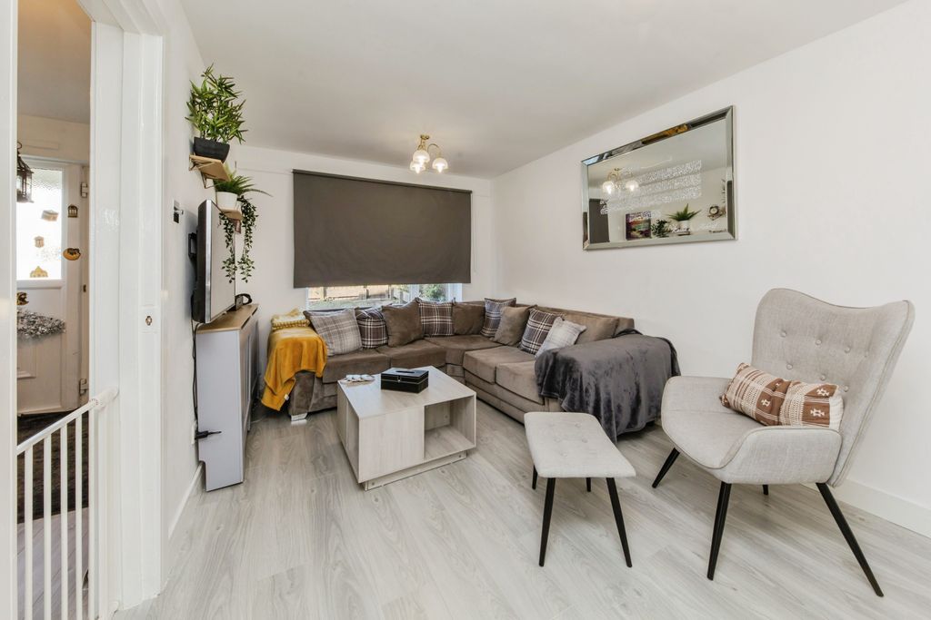 Property photo 3 of 17 Photography