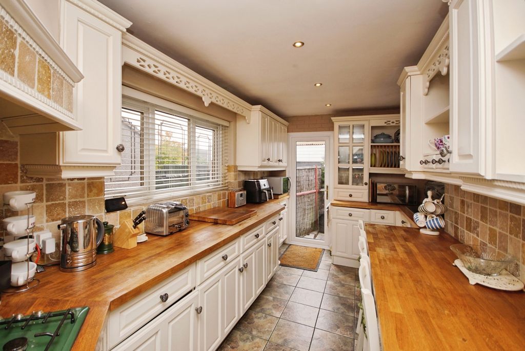 Property photo 3 of 16 Photo