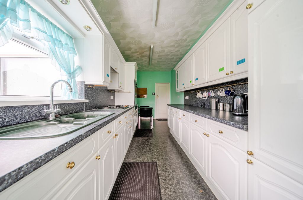 Property photo 2 of 15 1446239-7-69Df796...