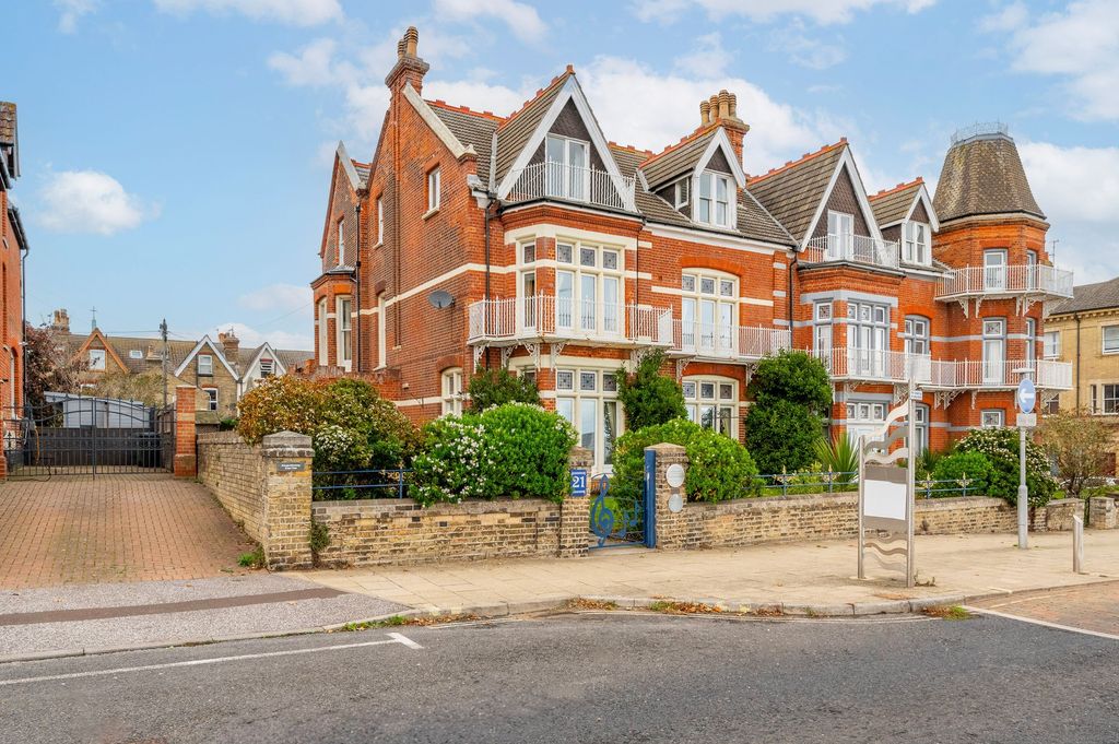 Property photo 1 of 23