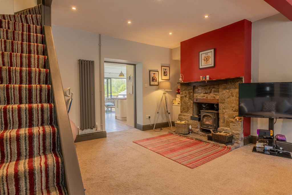 Property photo 3 of 32