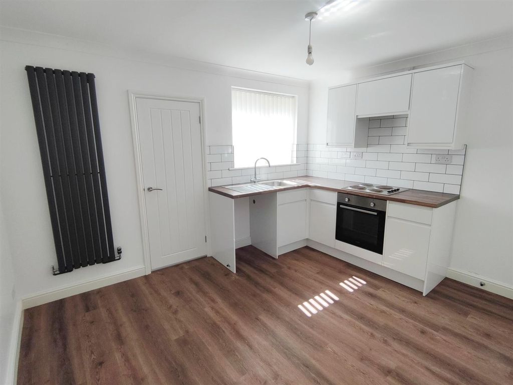 Property photo 3 of 8 Kitchen.Jpg