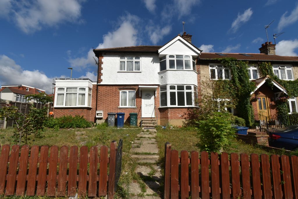 Property photo 1 of 12 Newly Refurbished 5 Bedroom House | En5 | £2,600 Pcm | Reduced For Quick Let