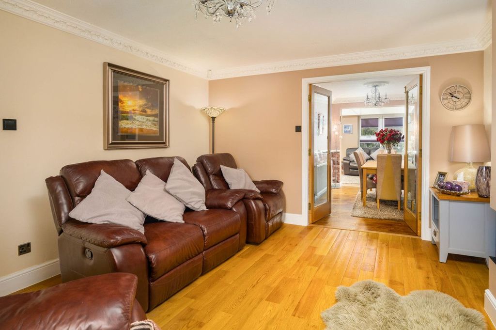Property photo 3 of 27