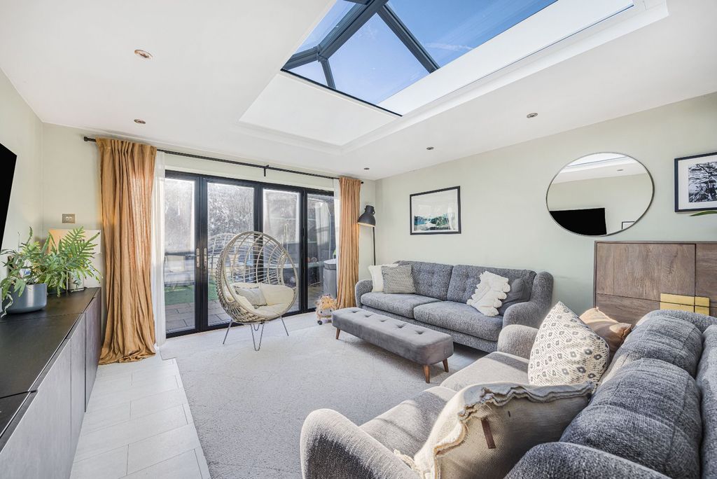 Property photo 2 of 14 4