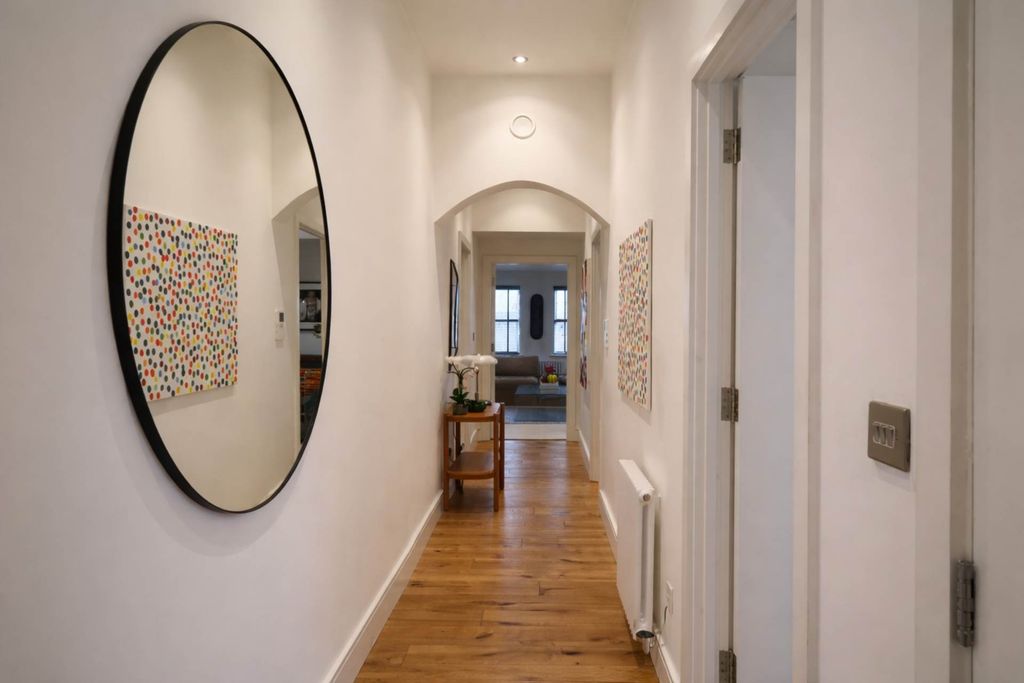 Additional image 13 of 2 bed penthouse for salePenthouse Apartment, Share Of Freehold, 999 Year Lease, Parkgate House, Great North Road, Hatfield AL9
