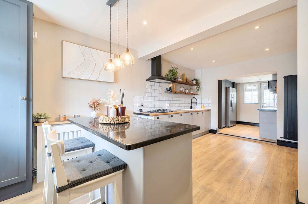 Property photo 2 of 19 1450193-16-69E778...