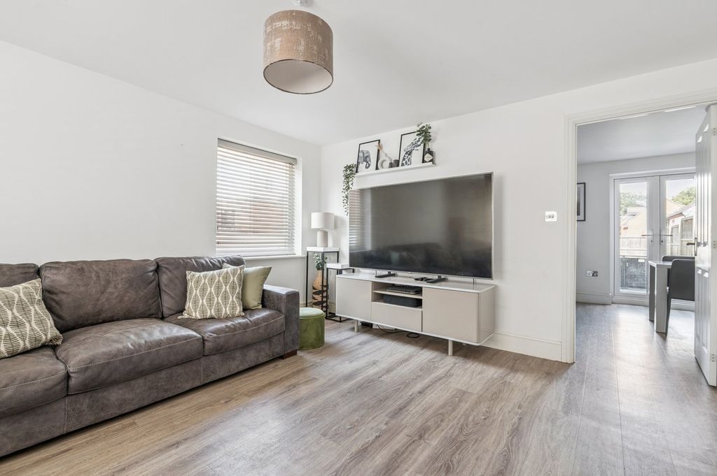 Property photo 2 of 21