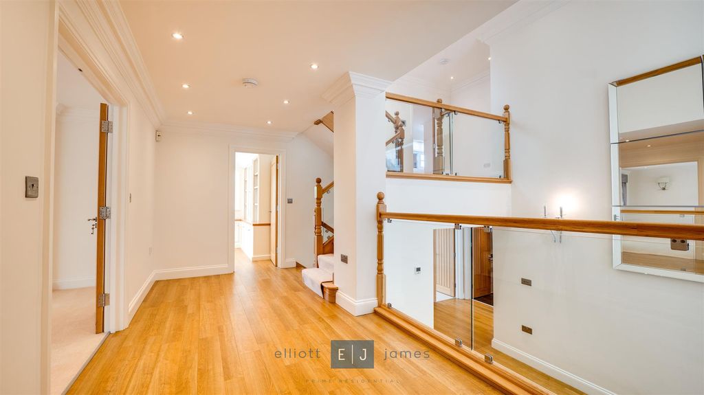 Property photo 3 of 46