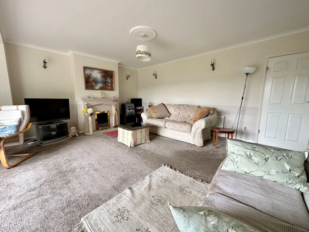 Property photo 3 of 23 Lounge