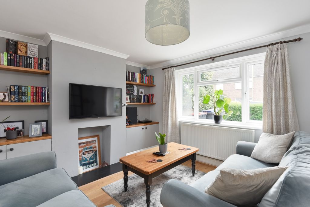 Property photo 2 of 17 4037326