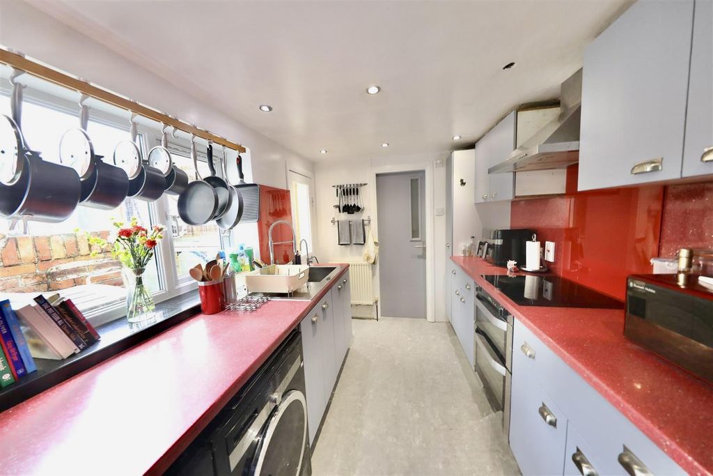 Property photo 2 of 14 Kitchen