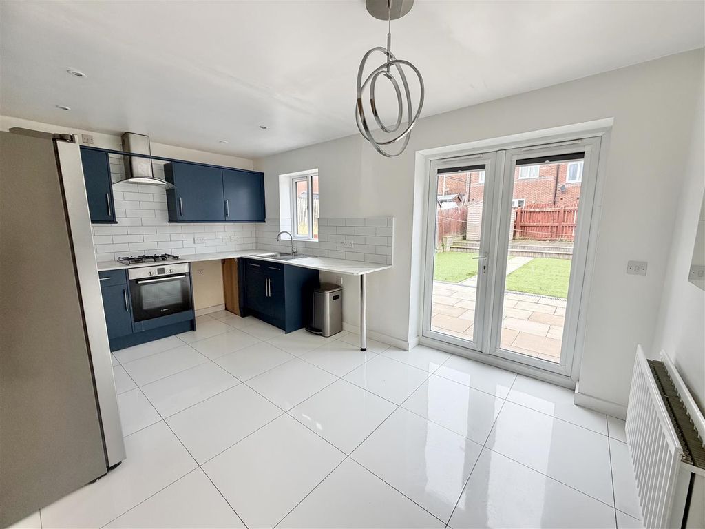Property photo 2 of 30 Dining Kitchen