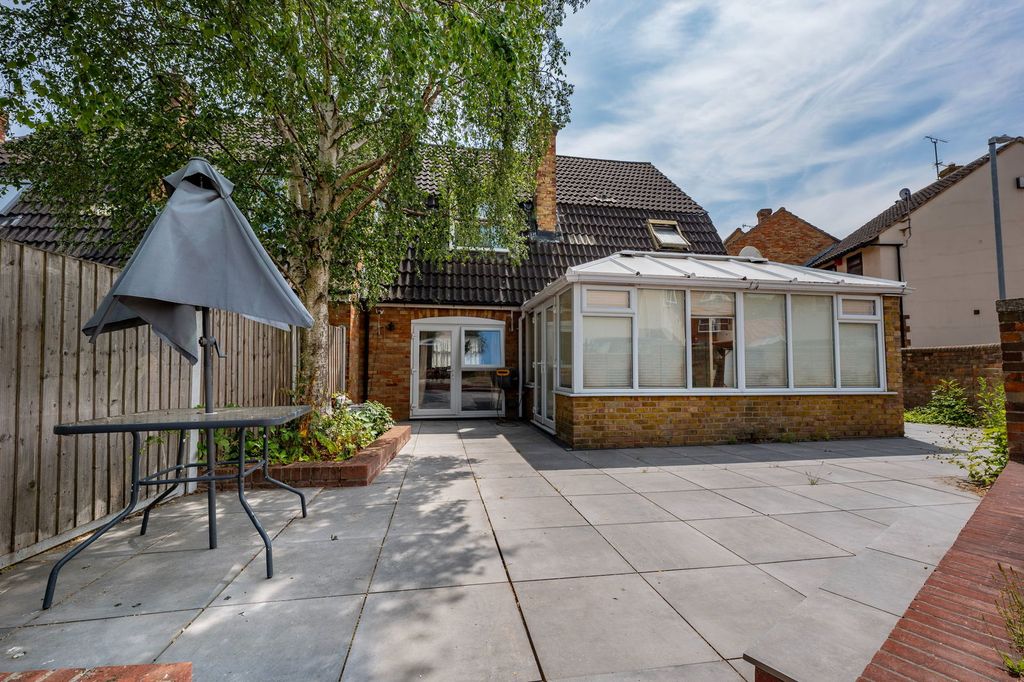 Property photo 2 of 29
