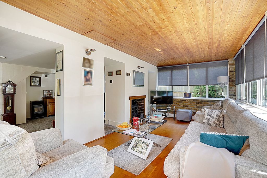 Property photo 3 of 24