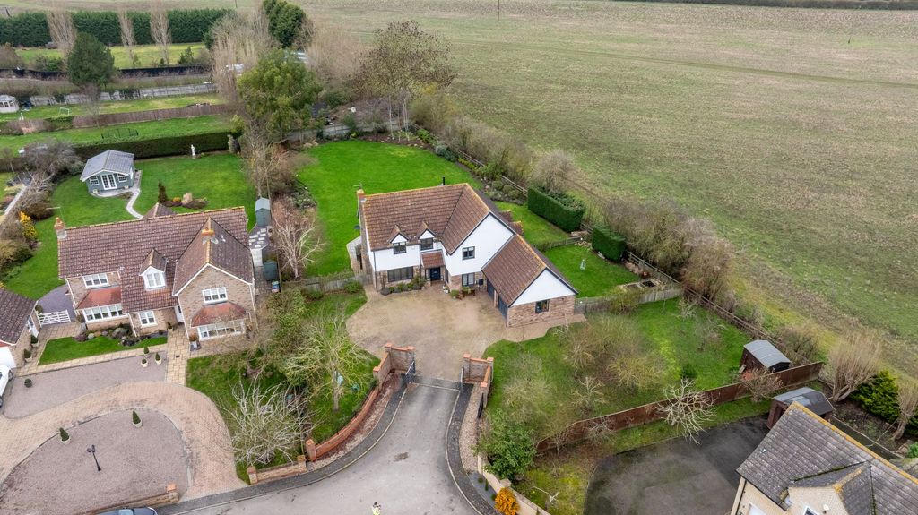 Property photo 2 of 54