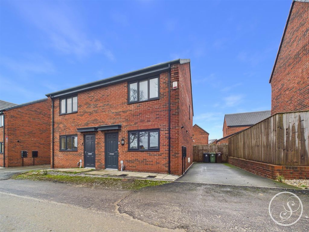 Property photo 1 of 11 External