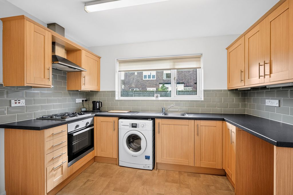 Property photo 3 of 18 Kitchen
