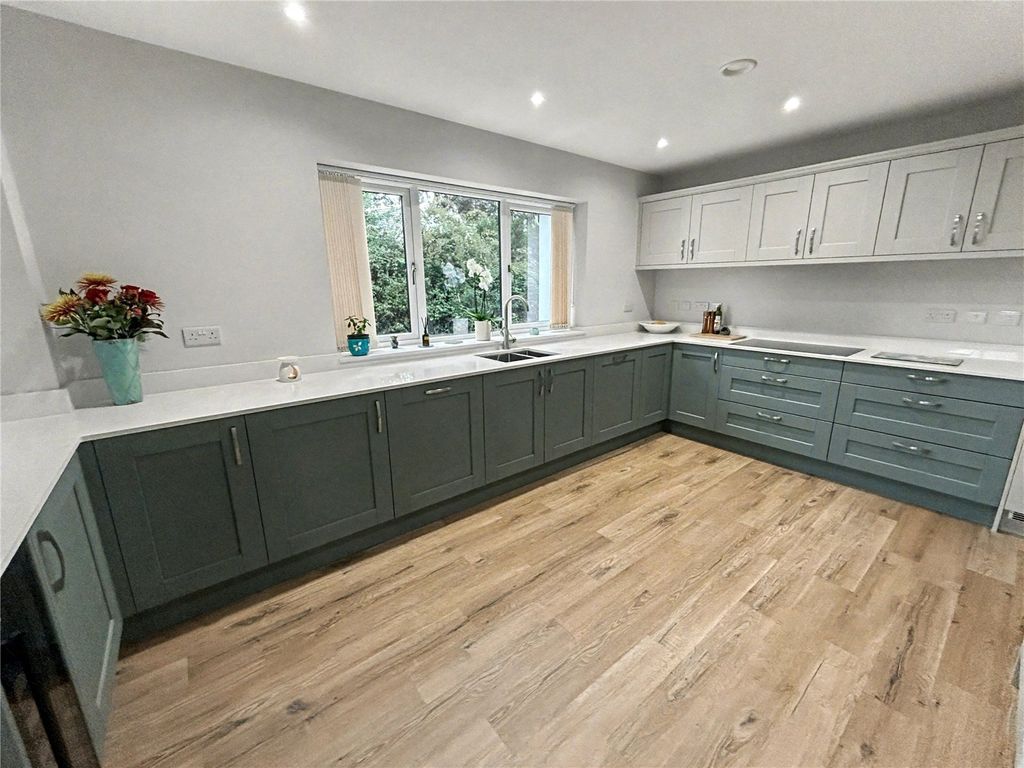 Property photo 2 of 20 Kitchen